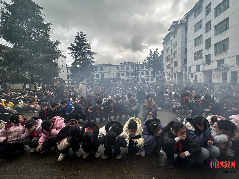 安全演练 防患于“燃”——宜春市袁州区金瑞中心小学消防应急疏散演练