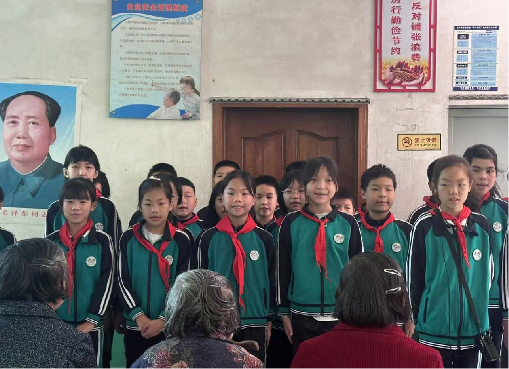 “九九重阳日，浓浓敬老情”  ——宜春市天台镇中心小学开展敬老爱老愿服务活动